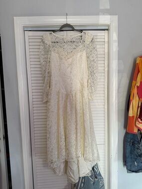 Vintage Alfred Angelo Cream Bridal Gown Romantic Lace bow detail